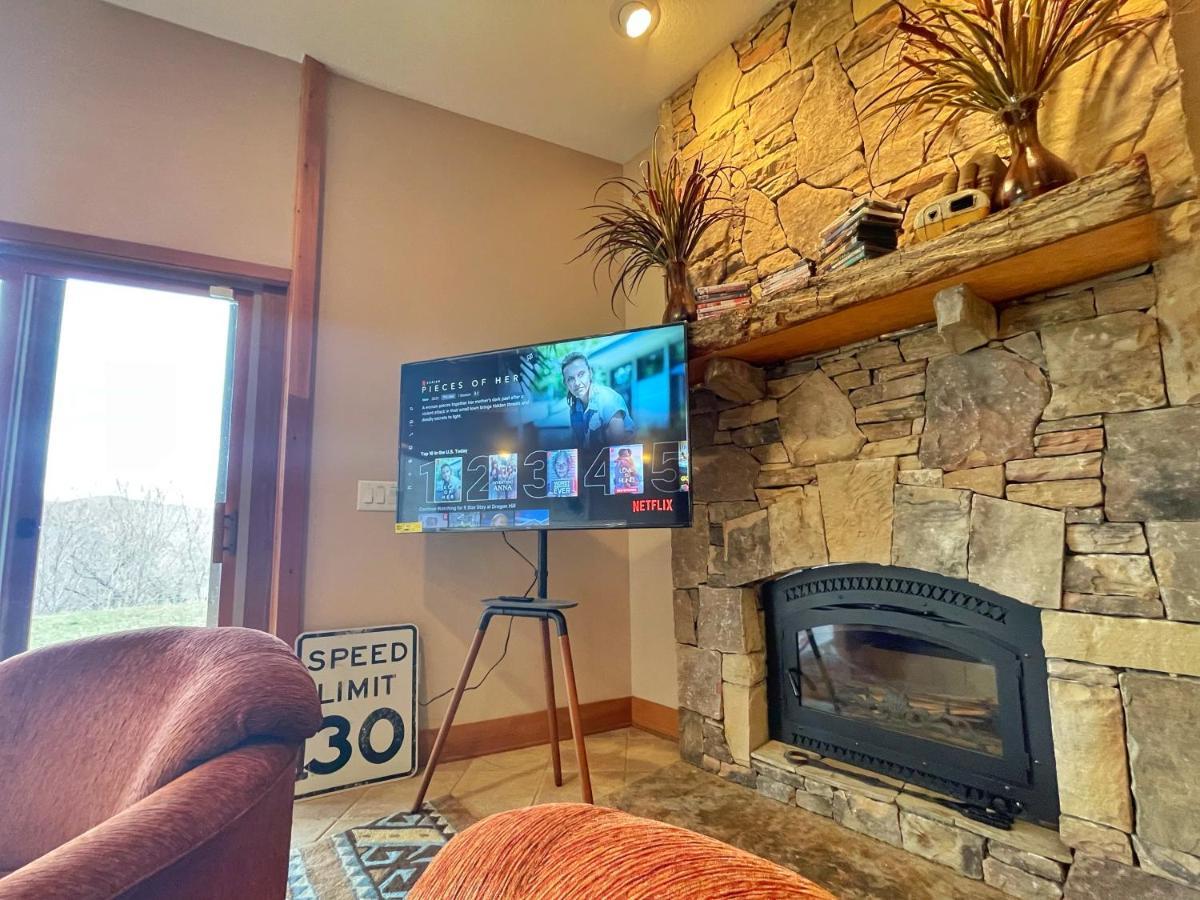 --Mountain Chalet Getaway With Breathtaking View Next To Tail Of Dragon-- 로빈스빌 외부 사진