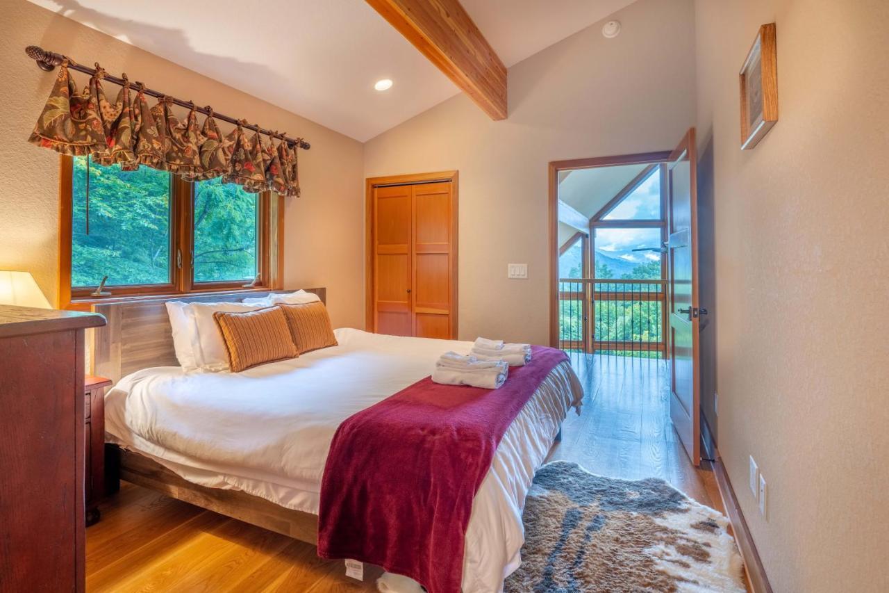 --Mountain Chalet Getaway With Breathtaking View Next To Tail Of Dragon-- 로빈스빌 외부 사진