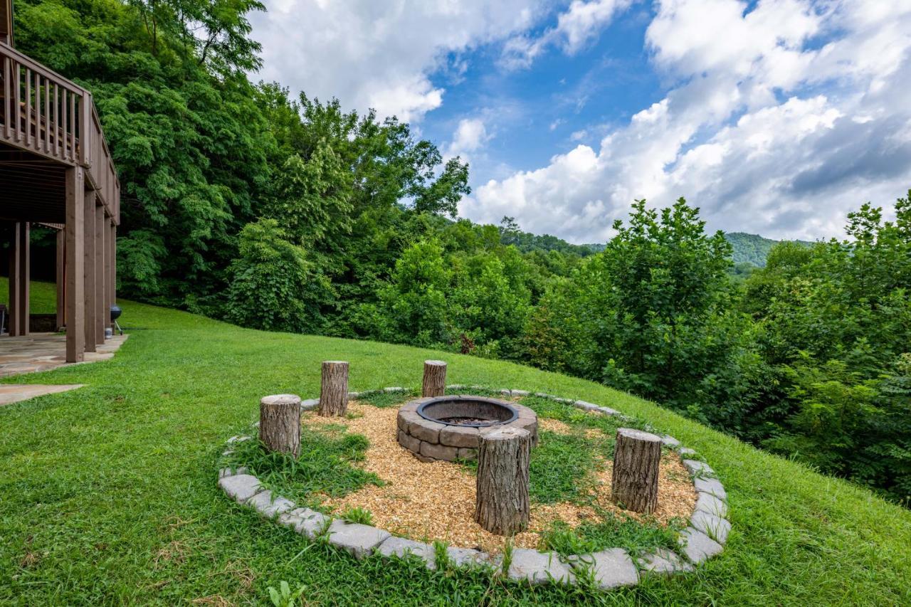 --Mountain Chalet Getaway With Breathtaking View Next To Tail Of Dragon-- 로빈스빌 외부 사진
